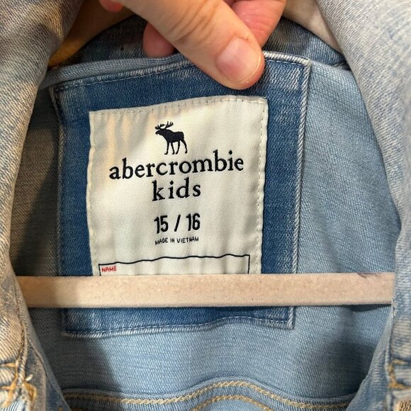 Abercrombie Kids Light Wash Blue Denim Jean Jacket Youth Size 15/16 X-Large - Picture 2 of 4